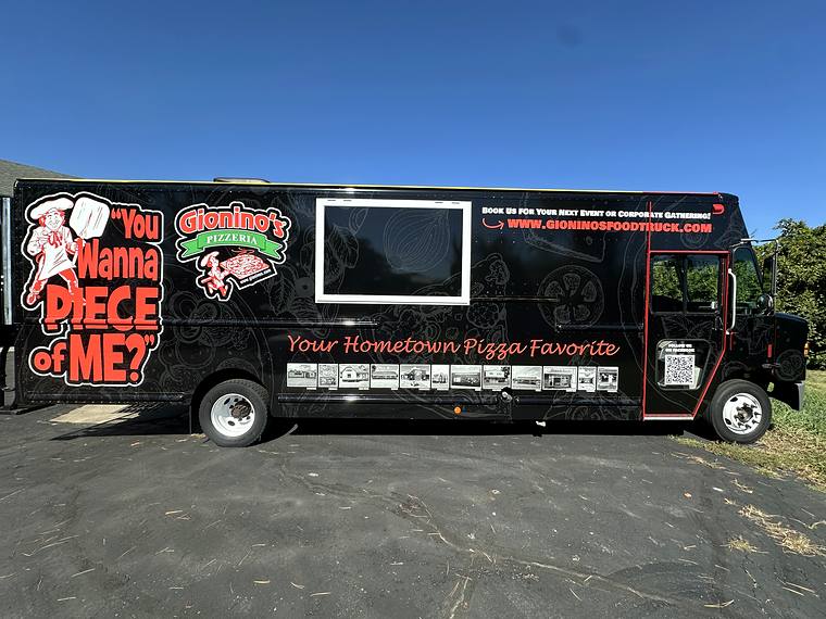 Gionino's Pizzeria, full coverage food truck, installed by Clean Cut Graphics