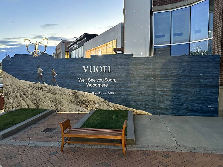 Vuori, construction barricade, woodmere, installed by Clean Cut Graphics